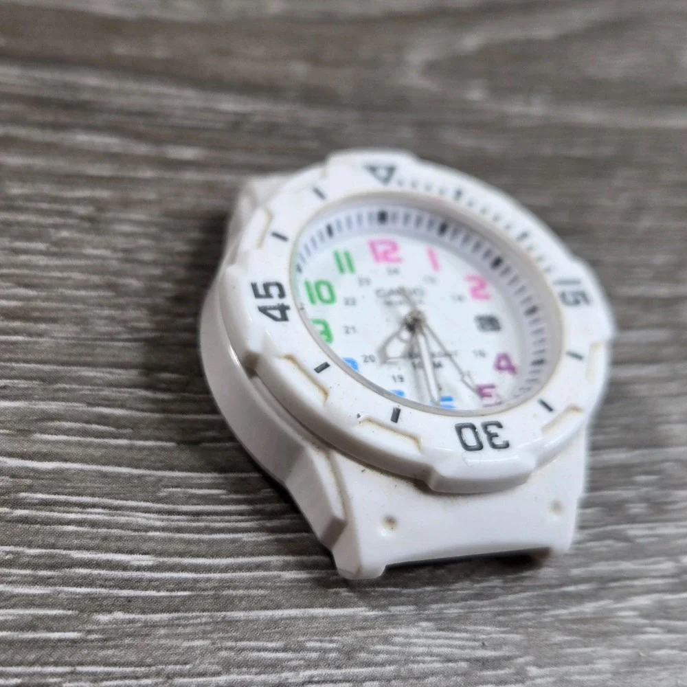Casio LRW-200H White Resin Sport Women's Watch Multicolor Body Only Tested